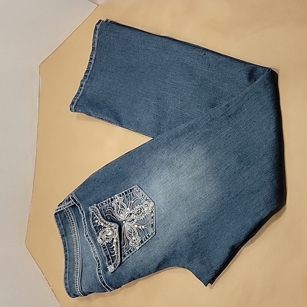 Apt. 9 Women's Size 16 Boot Cut Jeans with Embroidered Pocket Great Condition!